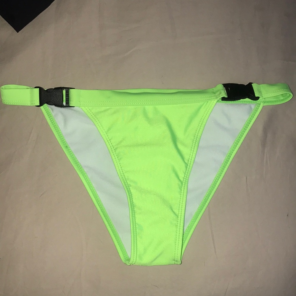 Cheeky bikini bottom